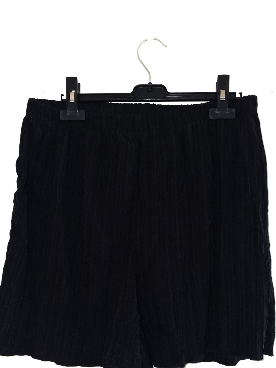 Naisten mustat shortsit, koko XL, uudet, käyttämättömät