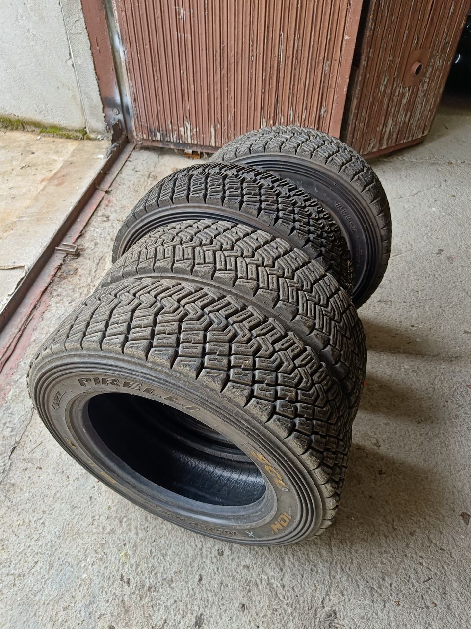 Pirelli k6 185/70-15 rallirenkaat