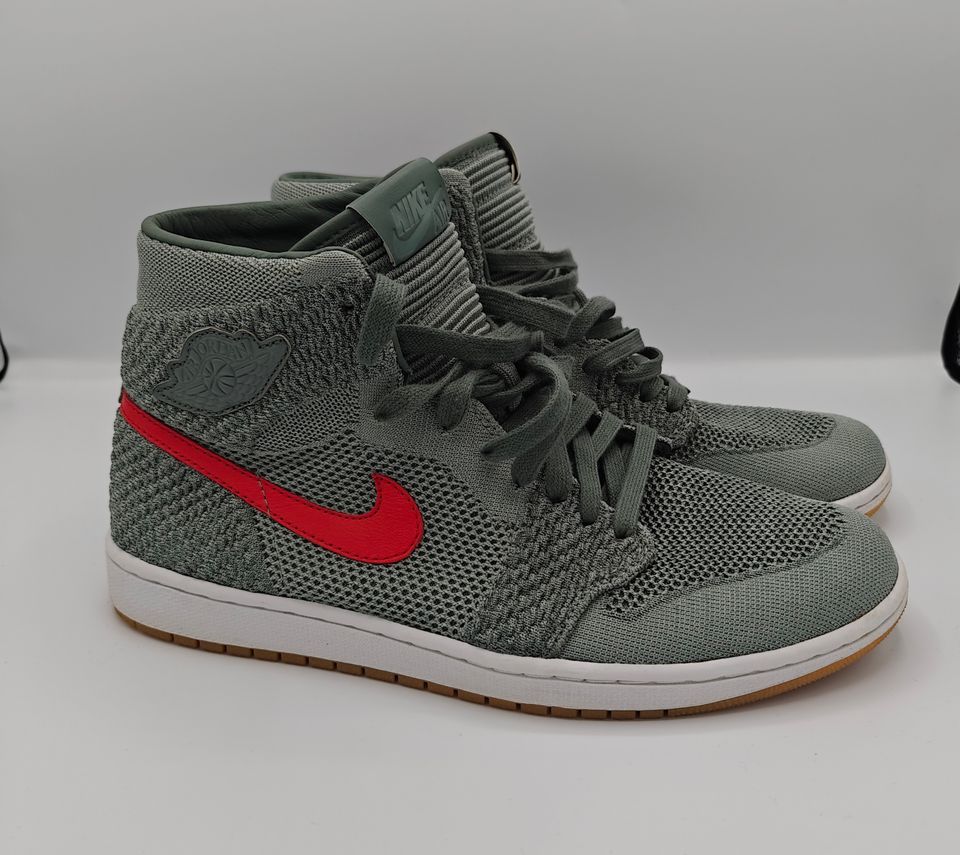 Jordan 1 high flyknit Clay Green (US 11, EU 45)