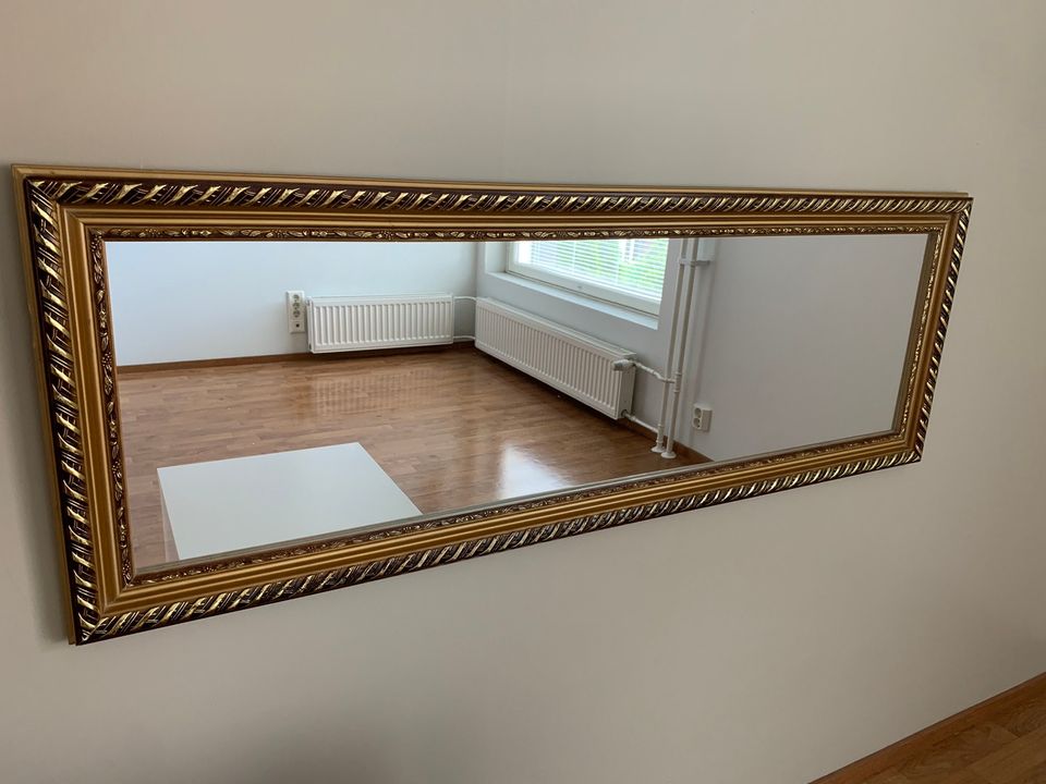 Kultakehyksinen peili 132 x 47cm