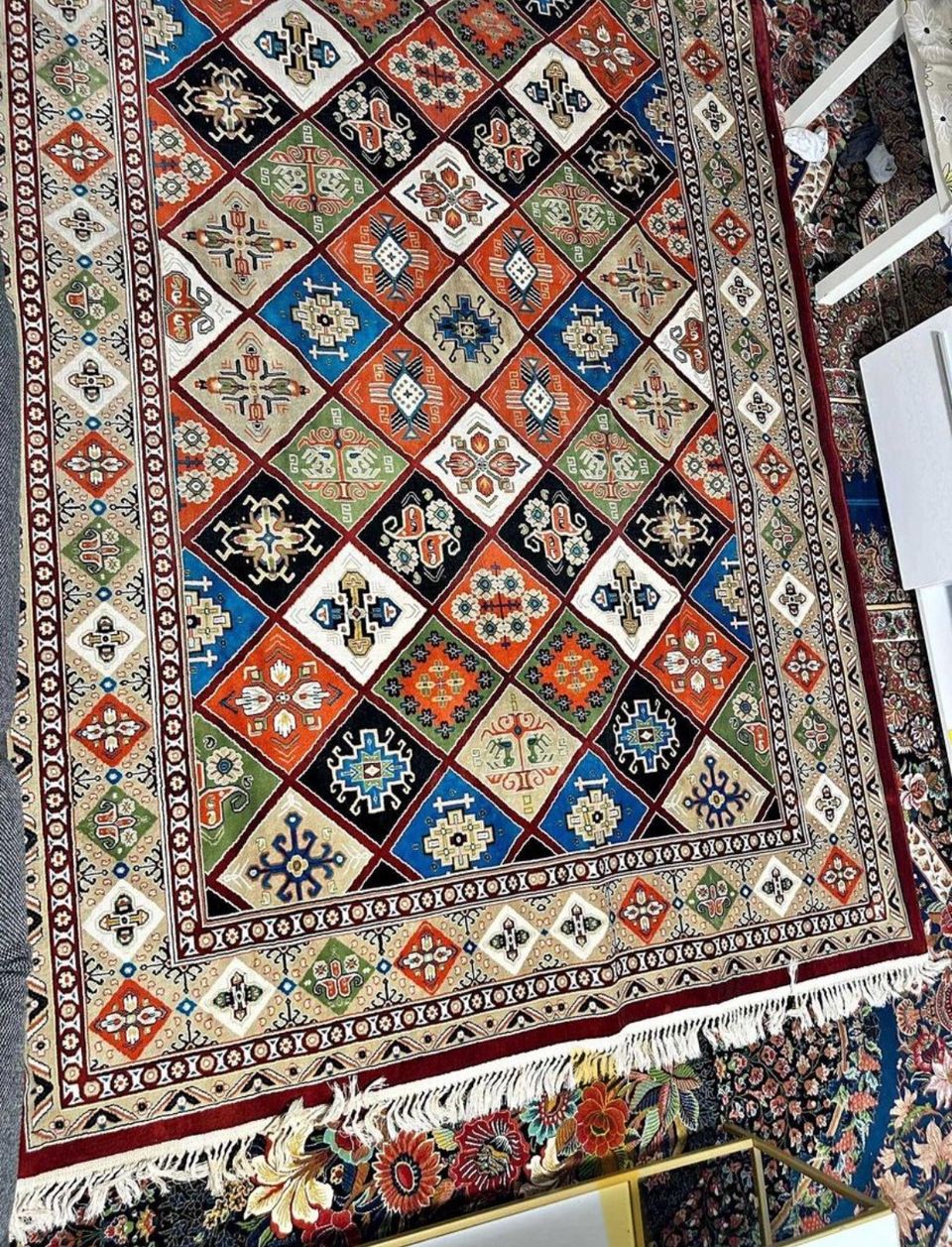 Iso matto / Large persian carpet