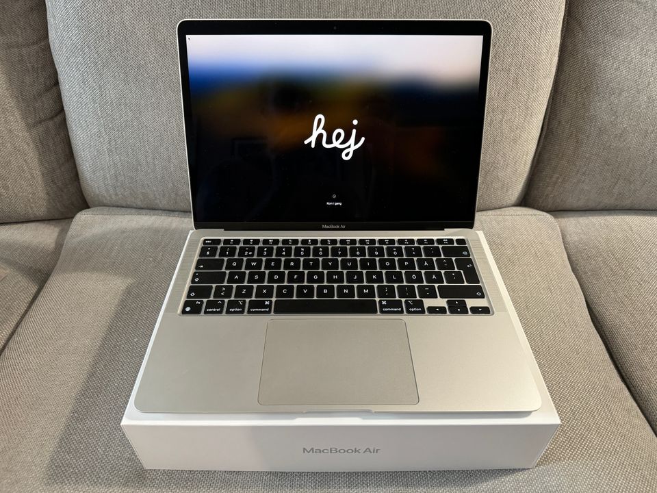 Apple MacBook Air 2020 M1 MGN93KS/A 13" 256 Gt, hopea, 5V takuu