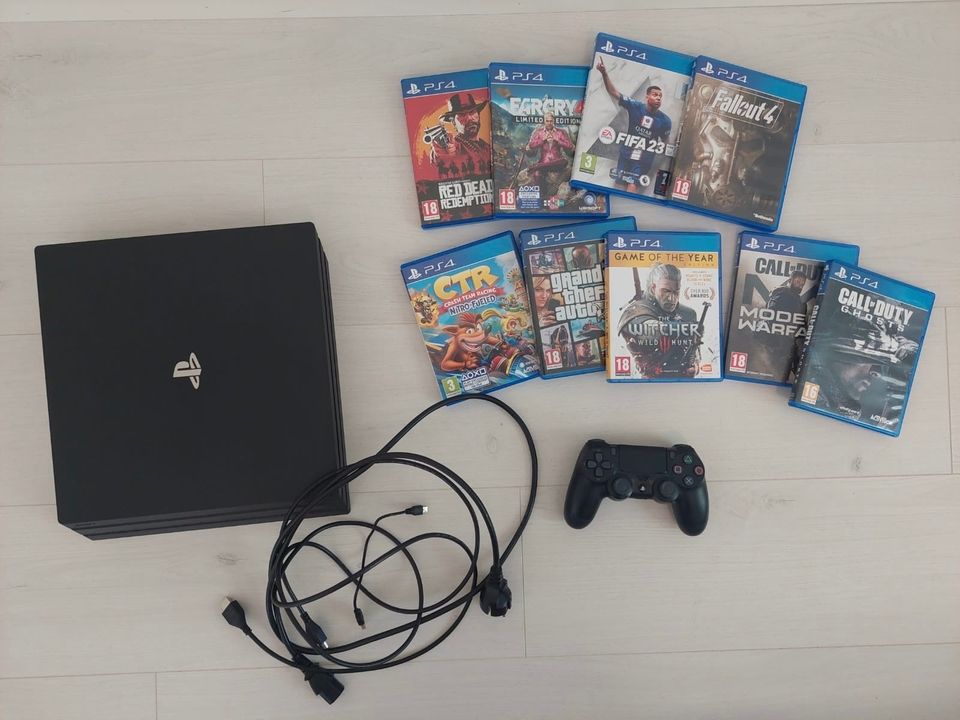 PlayStation 4 Pro 1TB + ohjain ja pelejä