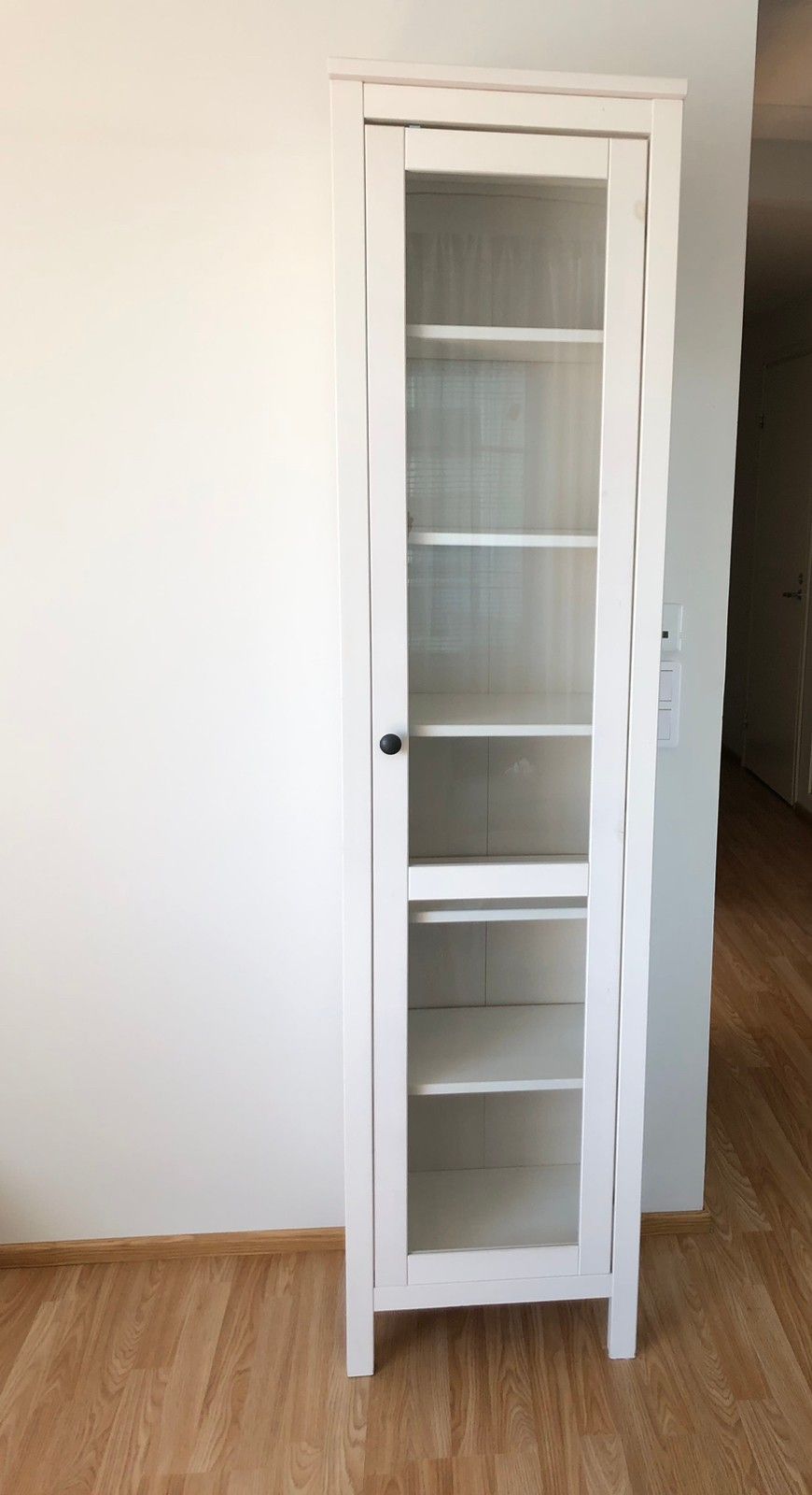 Hemnes vitriinihylly ikea