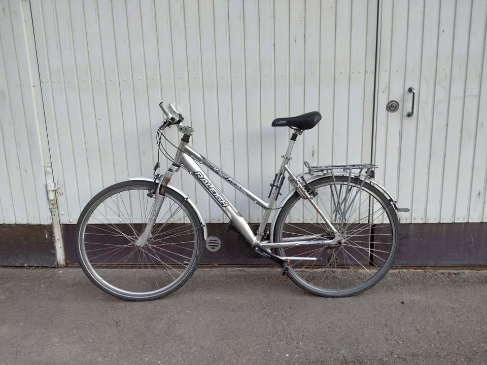 Raleigh hybrid pyörä