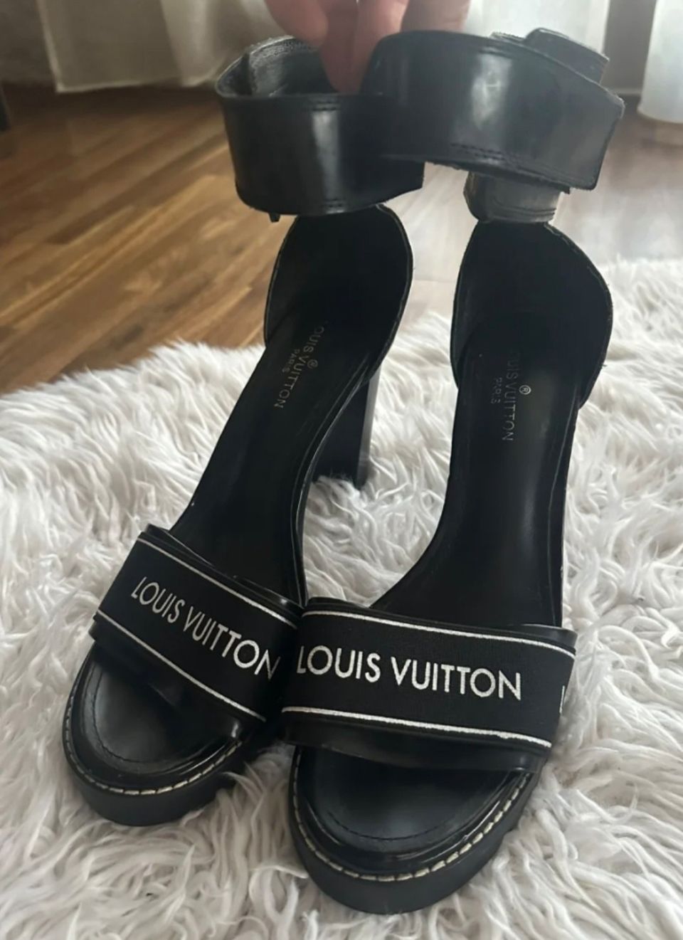 Louis Vuitton Star Trail sandaalit koko 40