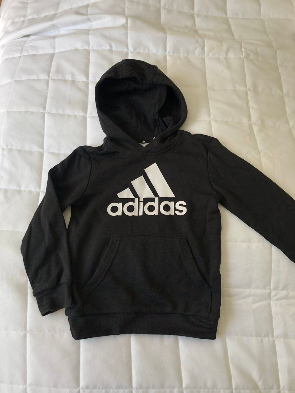 Adidas huppari 104 musta