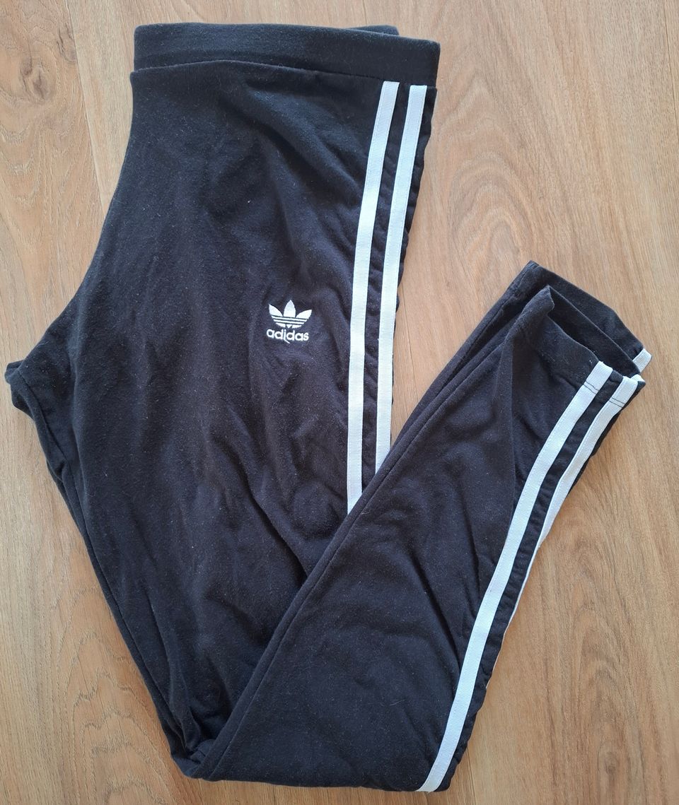 Adidas trikoot koko M