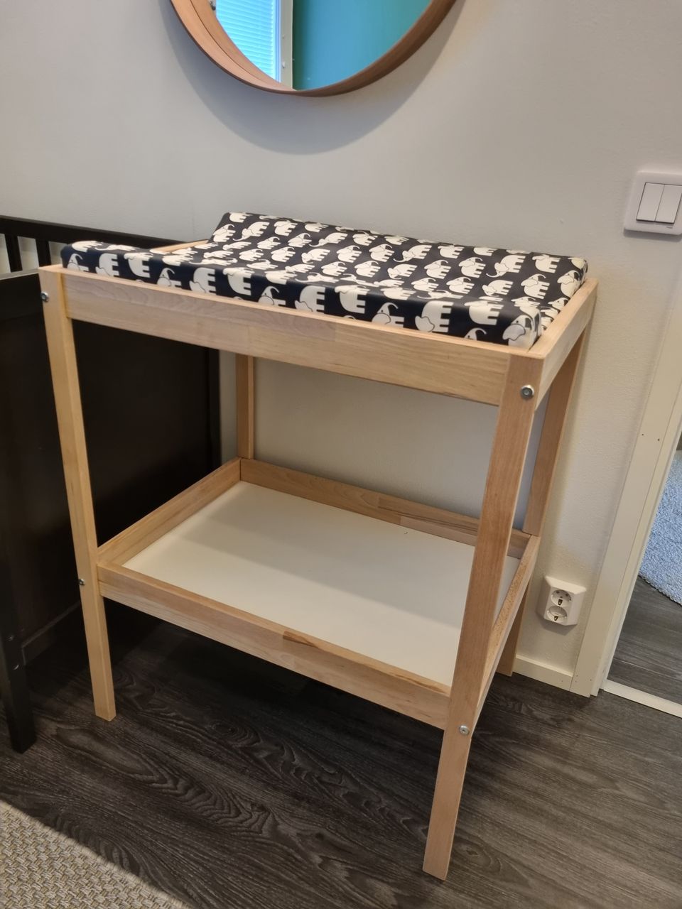 Ikea Sniglar hoitopöytä + alusta