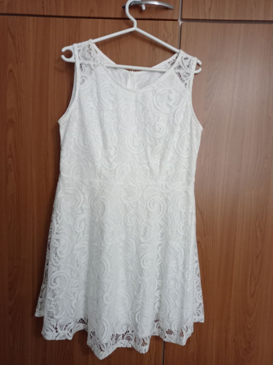 44 mekko valkoinen