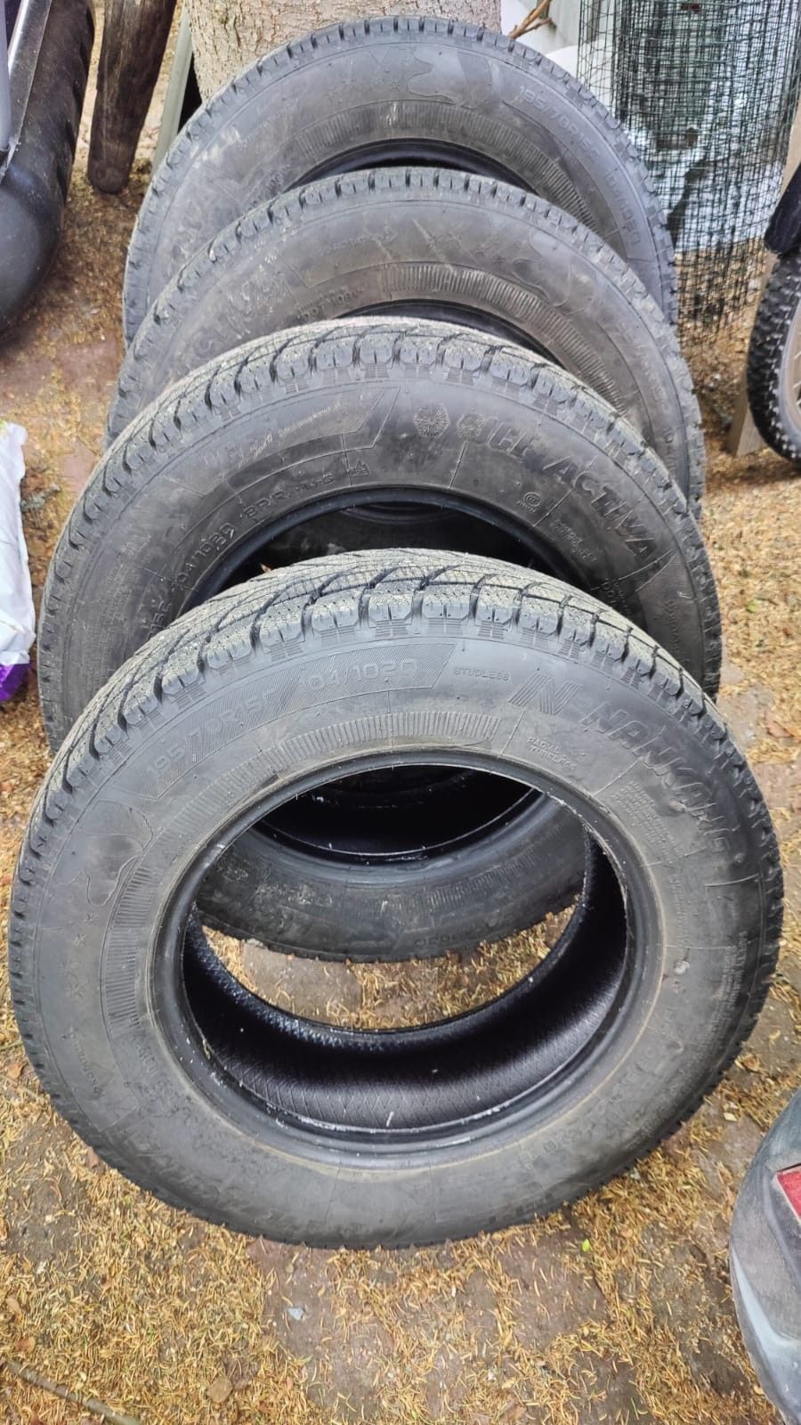 Uudenveroiset Nankang 195/70R15C 104/102Q kitkarenkaat