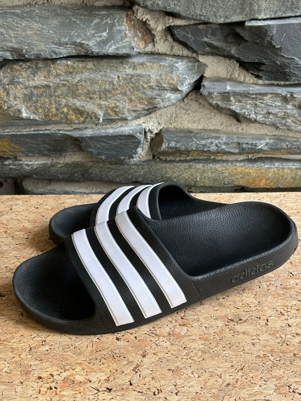 Adidas sandaalit