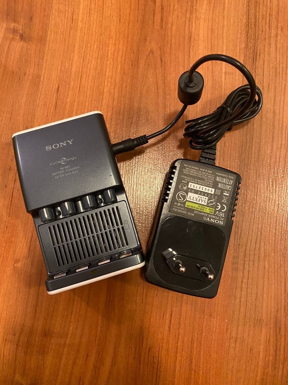 SONY battery charger suze AA or AAA