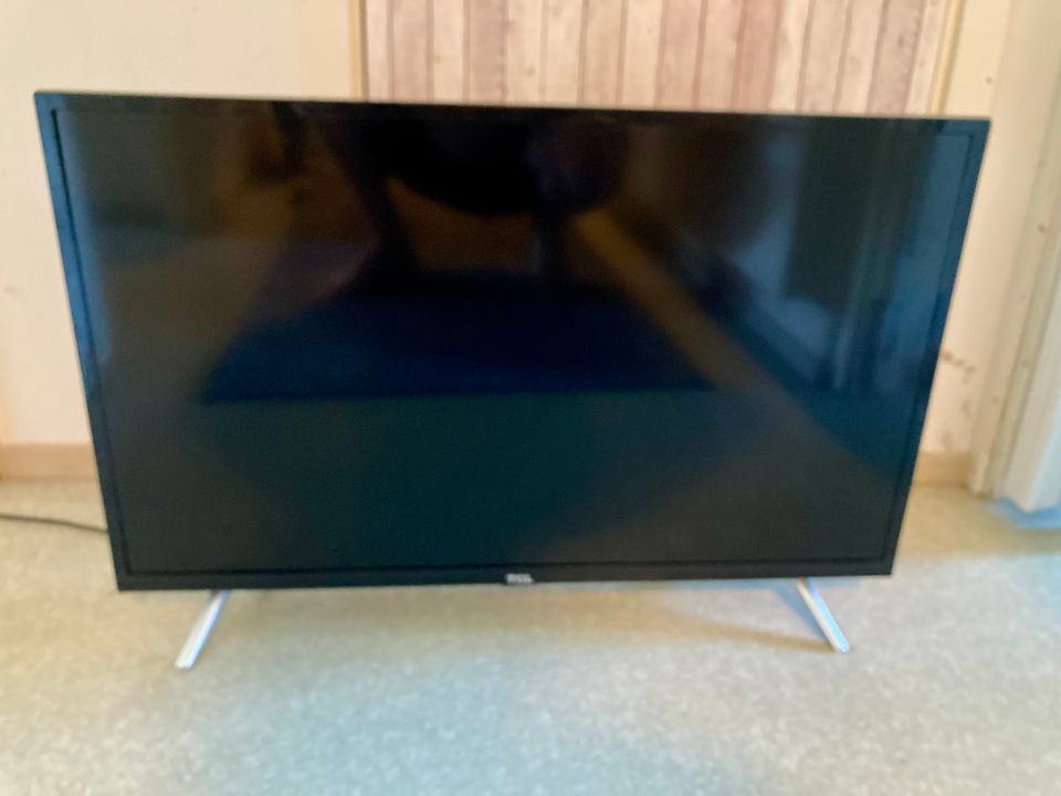 TCL 32”