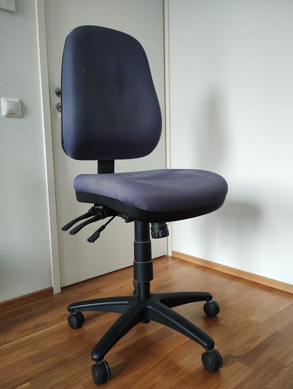 Laadukas ja ergonominen toimistotuoli