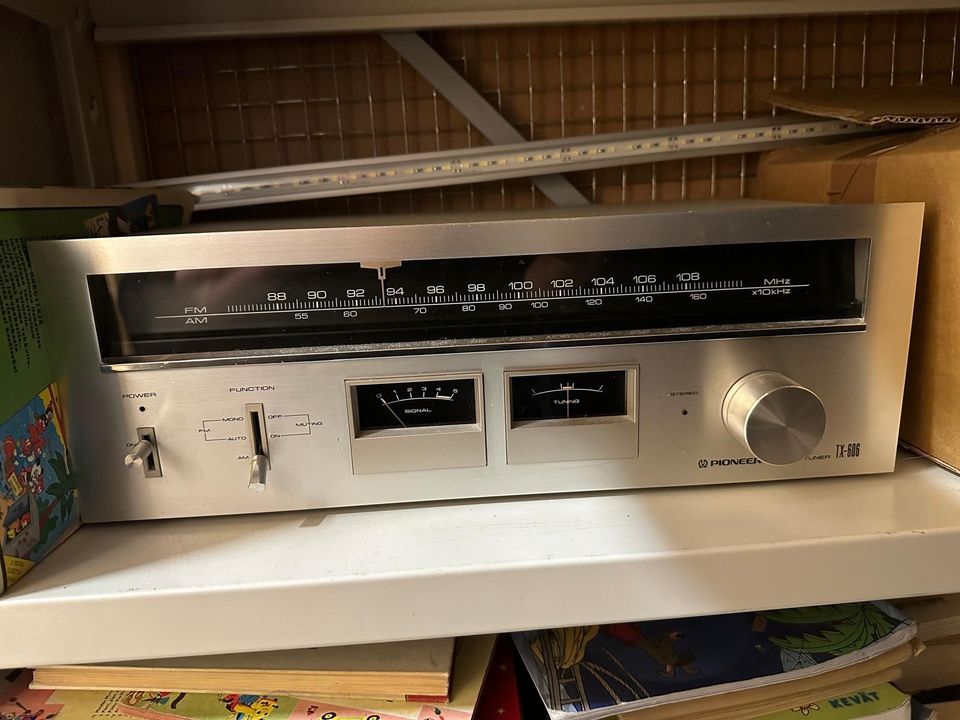 Pioneer TX-606 AM/FM Stereo Tuner (1978-79)