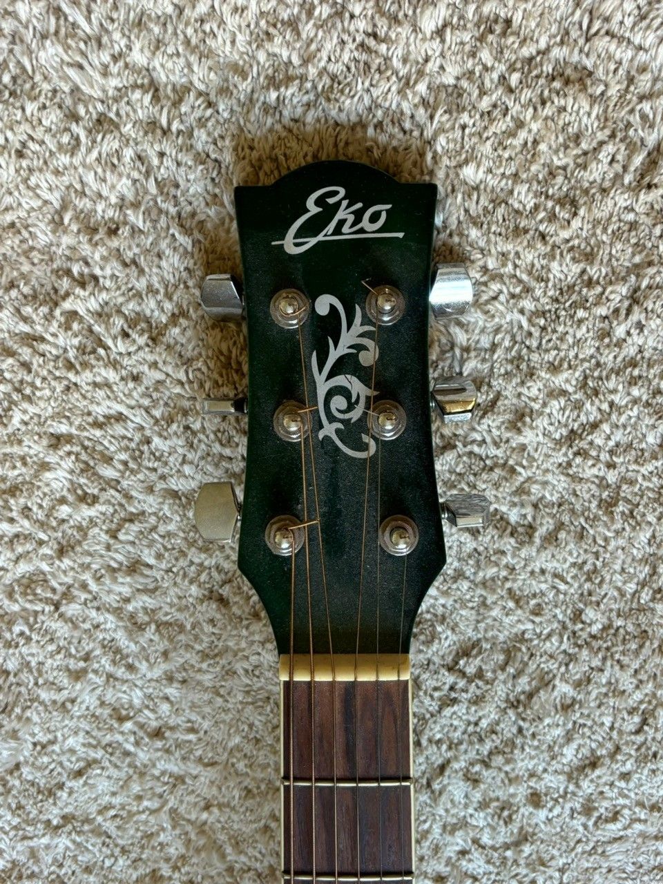 Eko akustinen kitara
