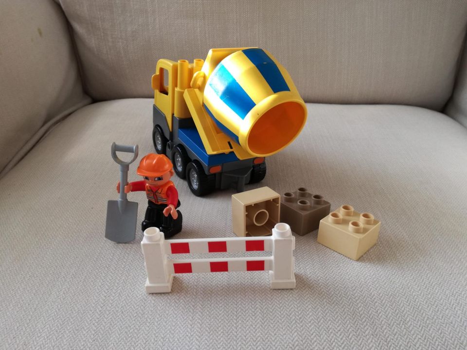 Lego Dublo cement mixer
