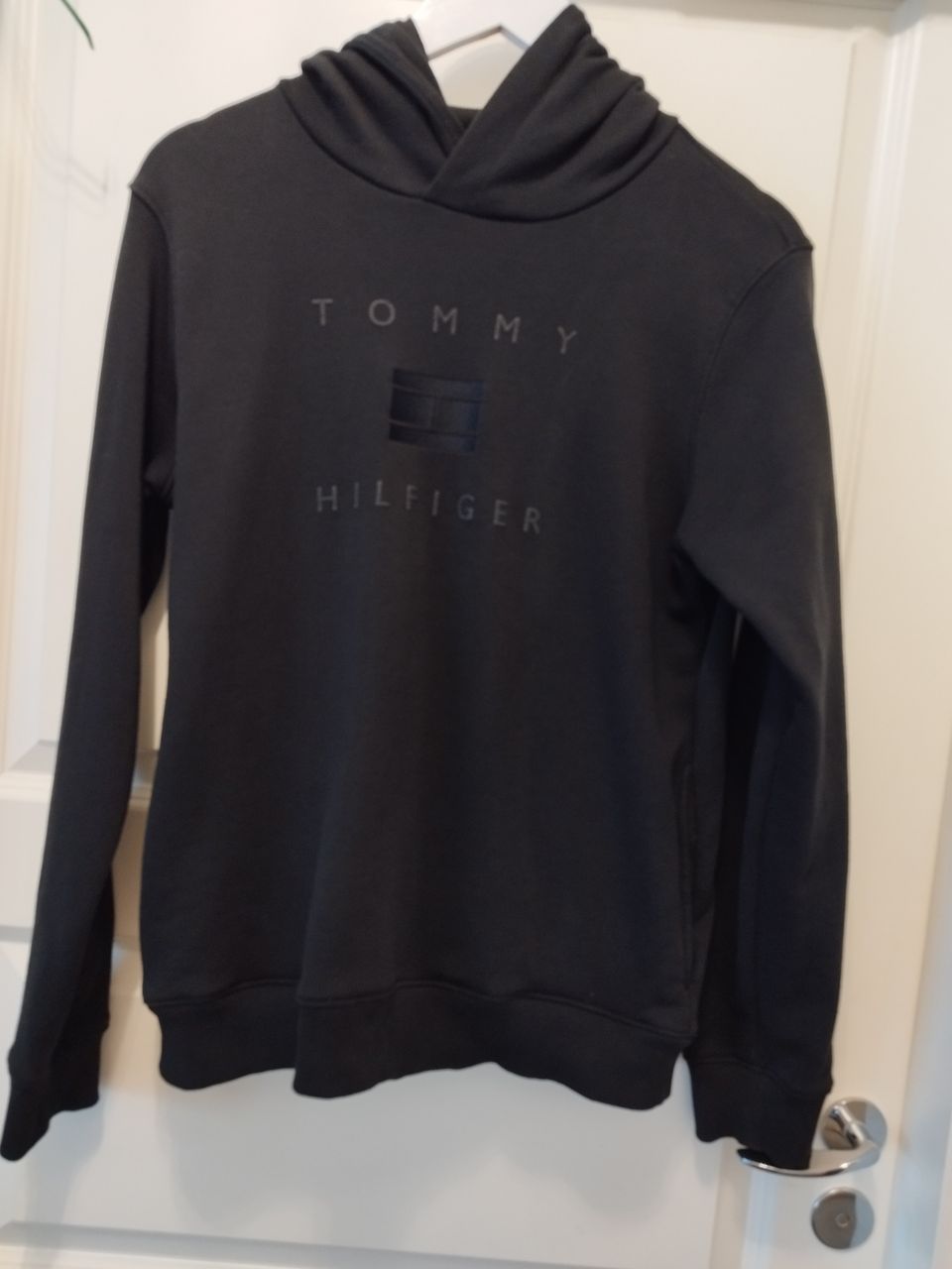 Tommy Hilfiger huppari