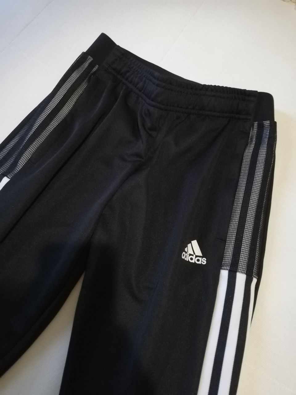 Adidas verkkarit