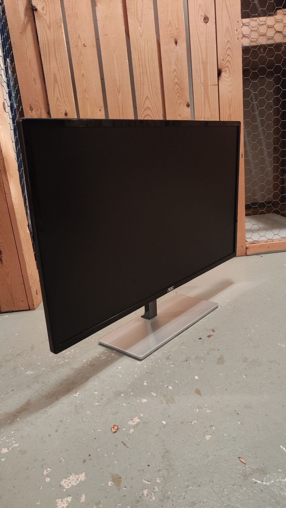 AOC 32" LCD tietokoneen näyttö