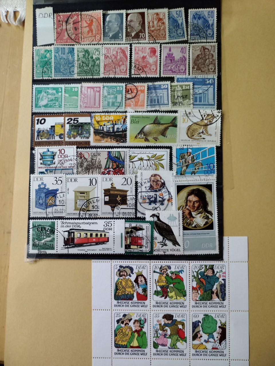 DDR-postimerkkejä ja arkki