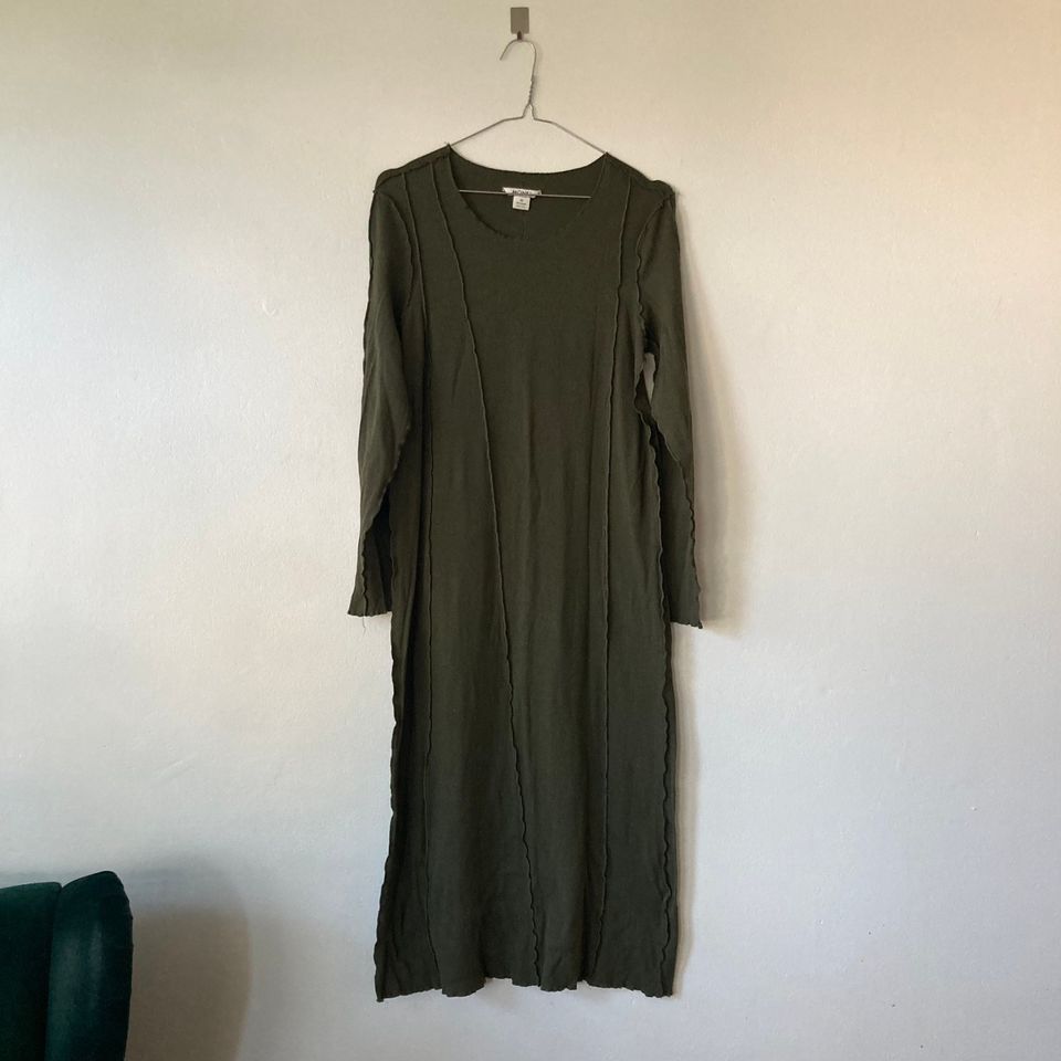 Oliivinvihreä mekko