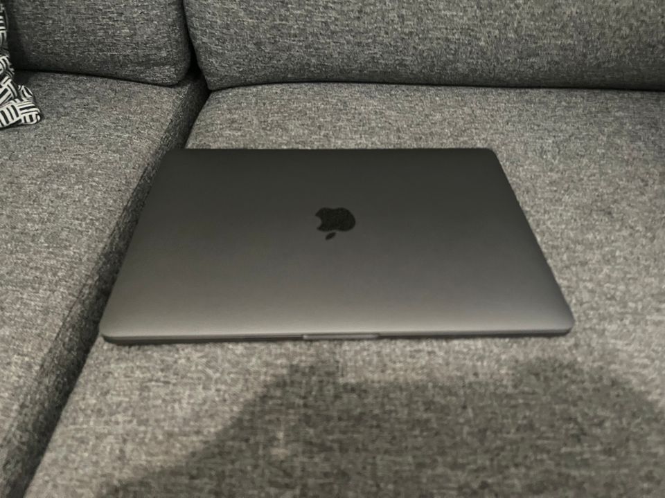 Apple MacBook Pro 13" 2019 with TouchBar 2 Thunderbolt Space Grey
