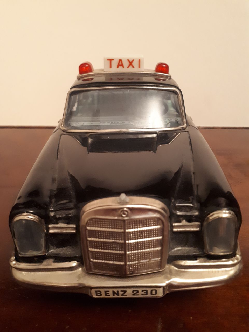 Mercedes Benz taxi 1960 luvulta aito 60 luvun auto alkuperäisessä kunnossa