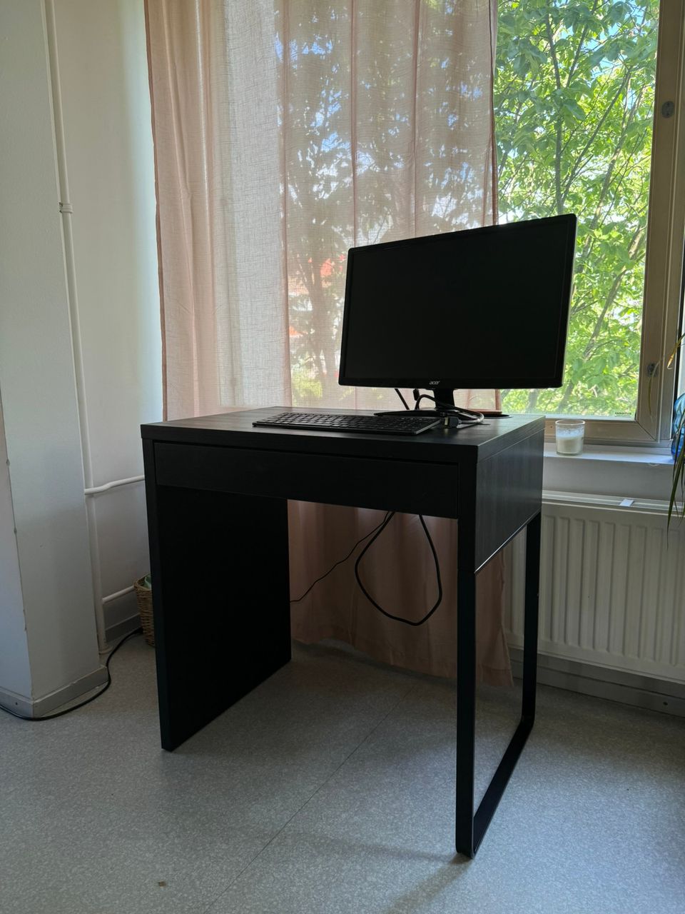 IKEA MICKE työpöytä mustanruskea