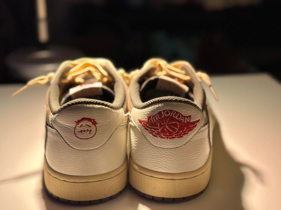 Air Jordan 1 Retro Low OG SP Travis Scott Reverse Mocha