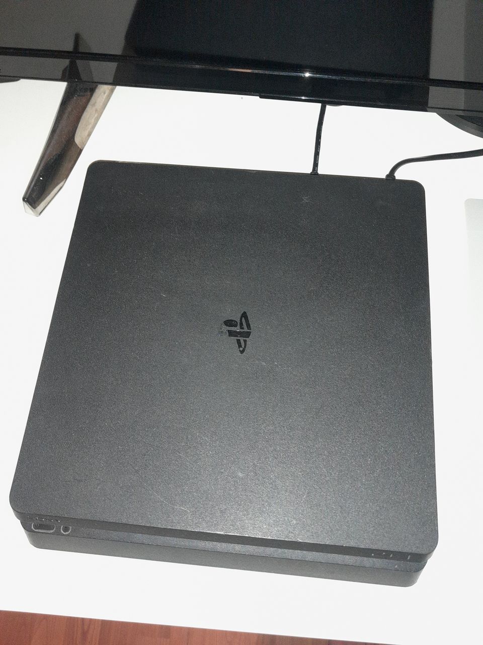 PS 4 Slim