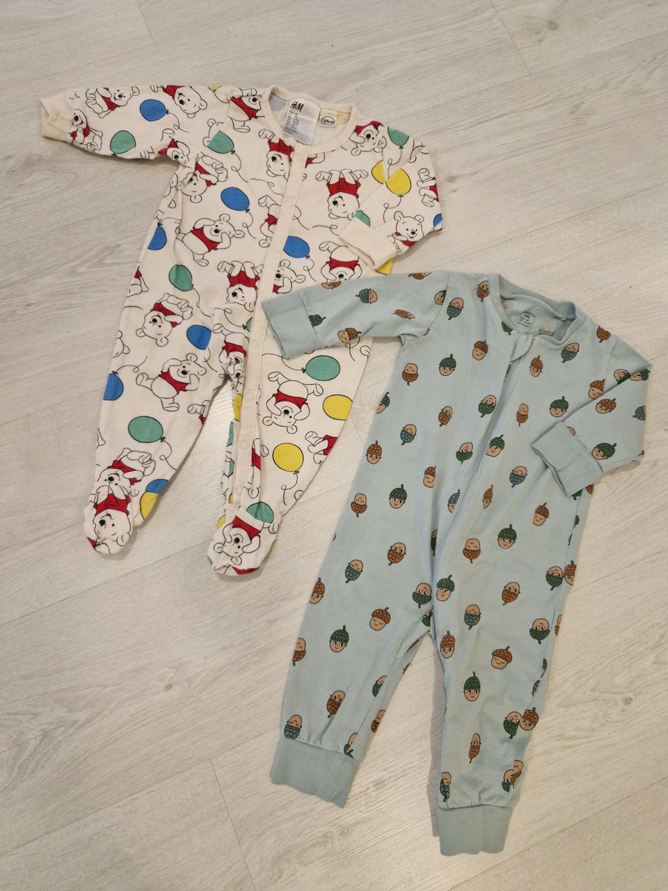 Kaksi pyjamaa settinä, koko 68