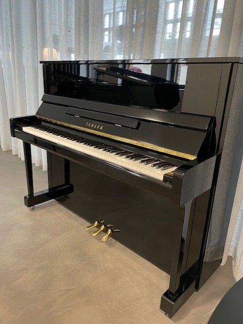 Yamaha B3EPE piano, käytetty