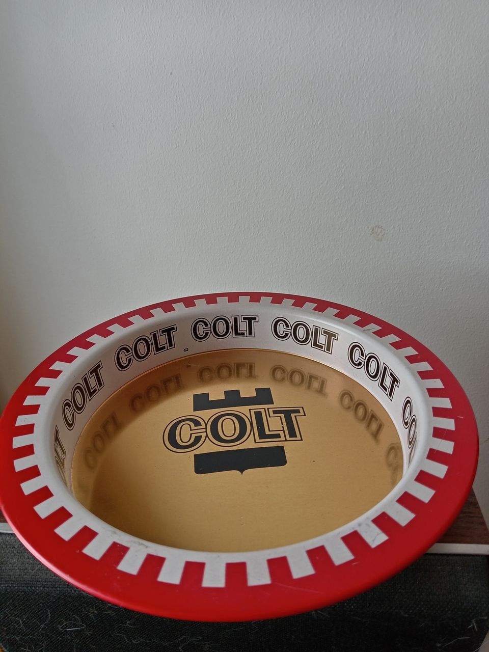 Colt tuhka-astia
