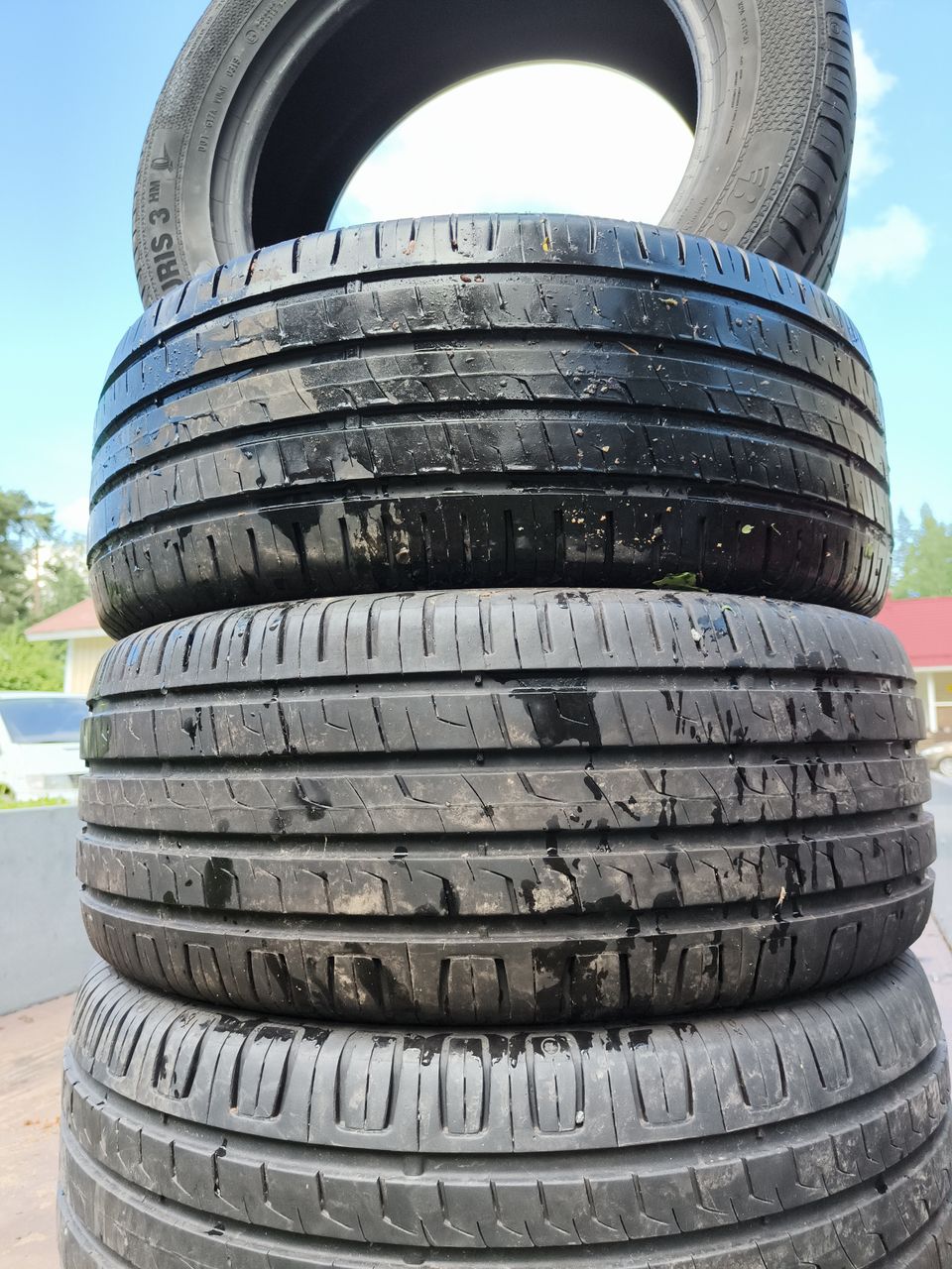 Kesärenkaat 235/55r17