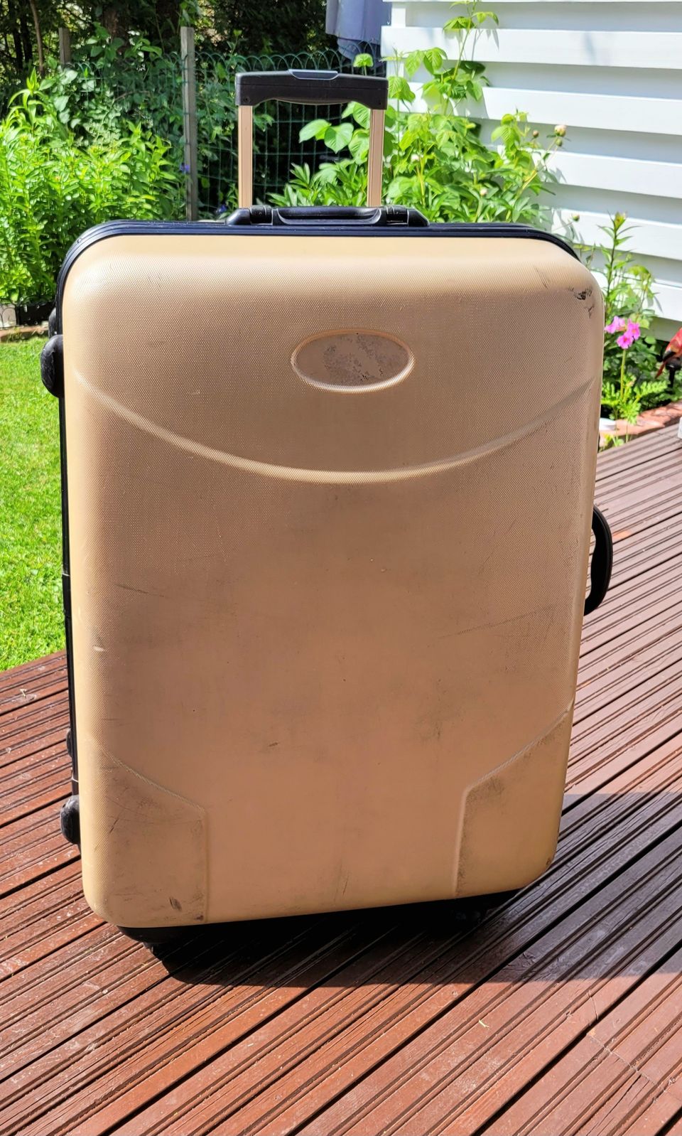 Iso matkalaukku kovakuorinen