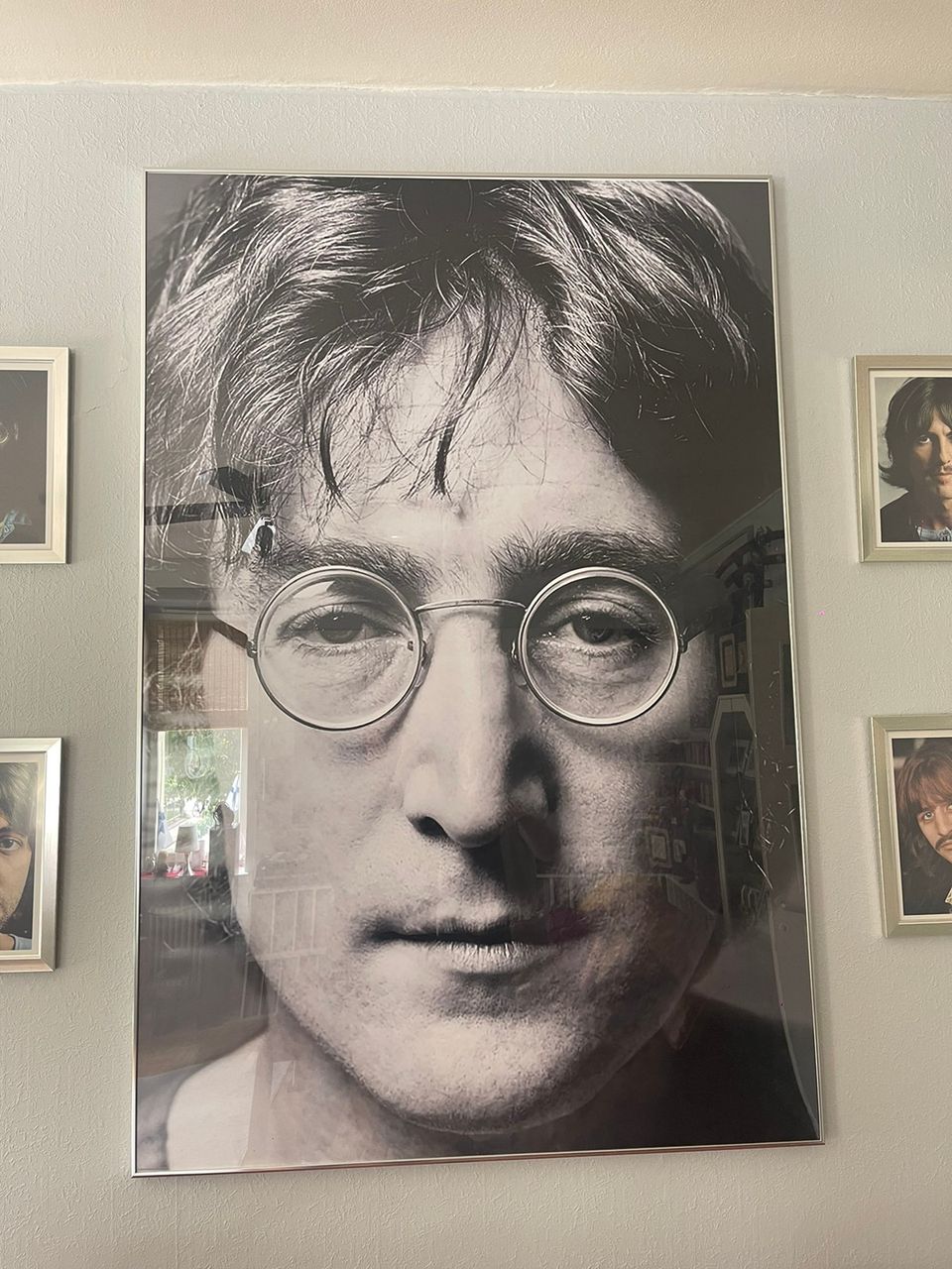 Kehystetty John Lennon taulu