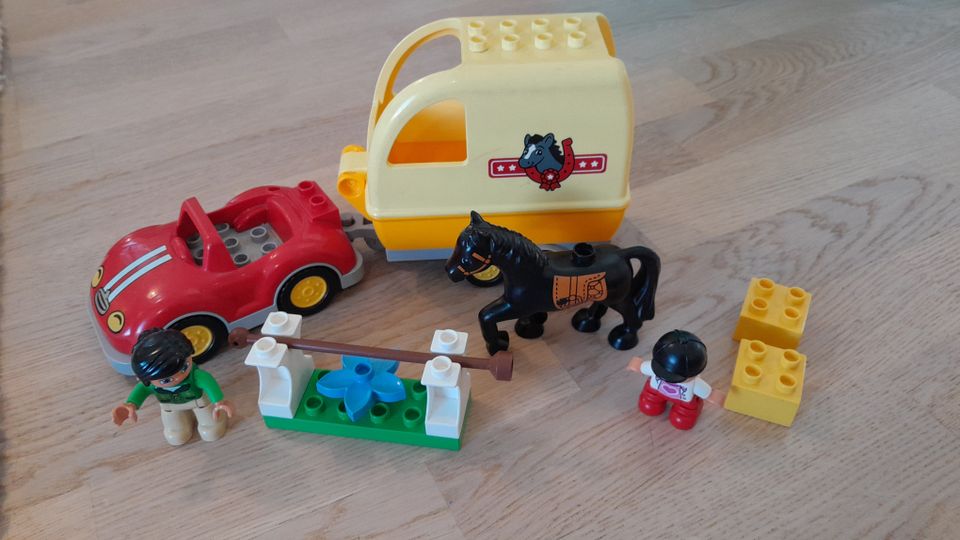 Lego Duplo-setti: hevoskuljetus, ratsastus (Espoo)