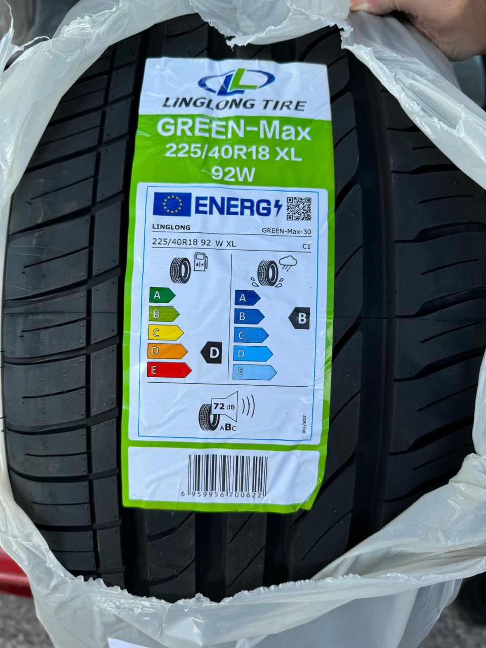 kesärenkaat 225/40R18 XL 92W