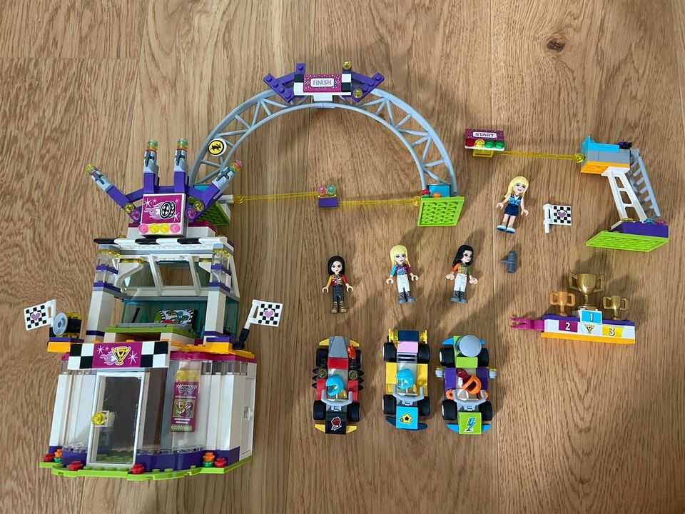 Lego Friends kilpa-autokisat