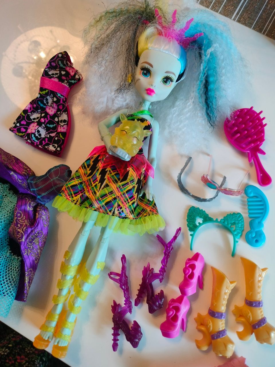 Monster high nukke vaatteita