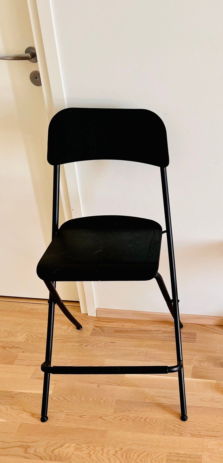 Ikean Baarituoli  musta