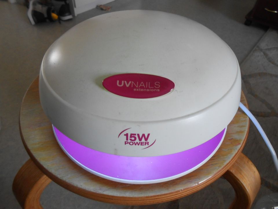 UV Nails extensions LED-lamppu geelikynsien tekoon.