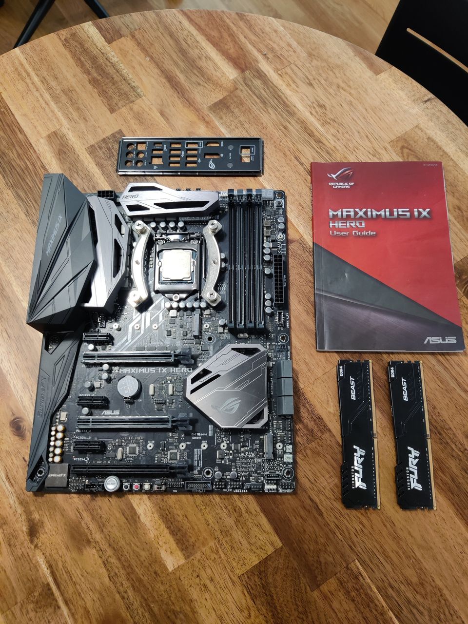 i7 7700k prosessori - maximus hero IX ATX