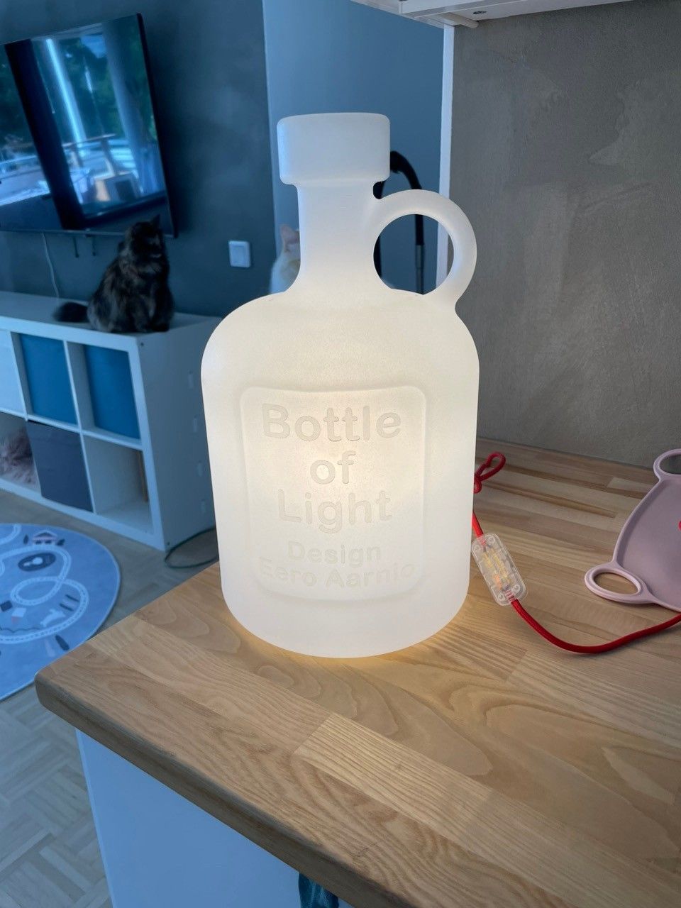 Bottle of light-valaisin
