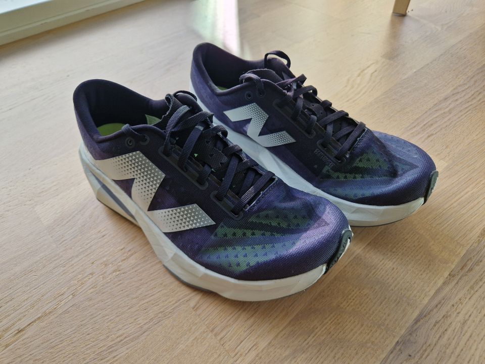 NEW BALANCE FuelCell Rebel v4 naisten juoksukengät, koko 41 (40)