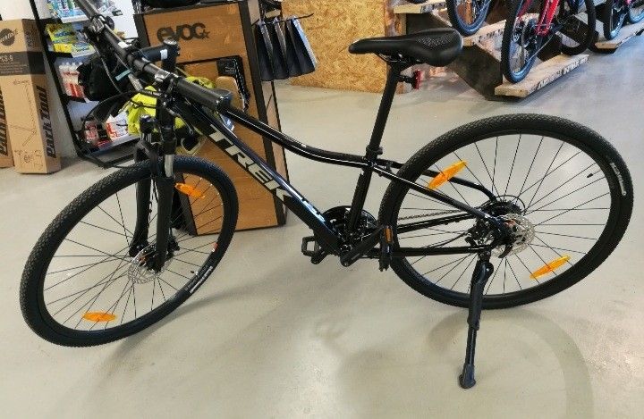 Trek musta naisten hybridi pyörä