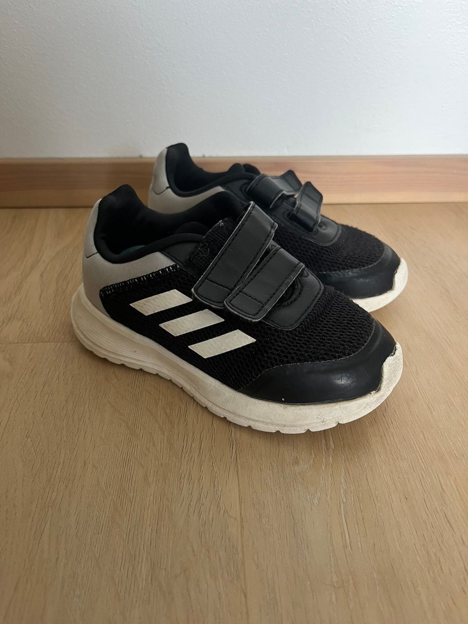 Adidas tennarit 26