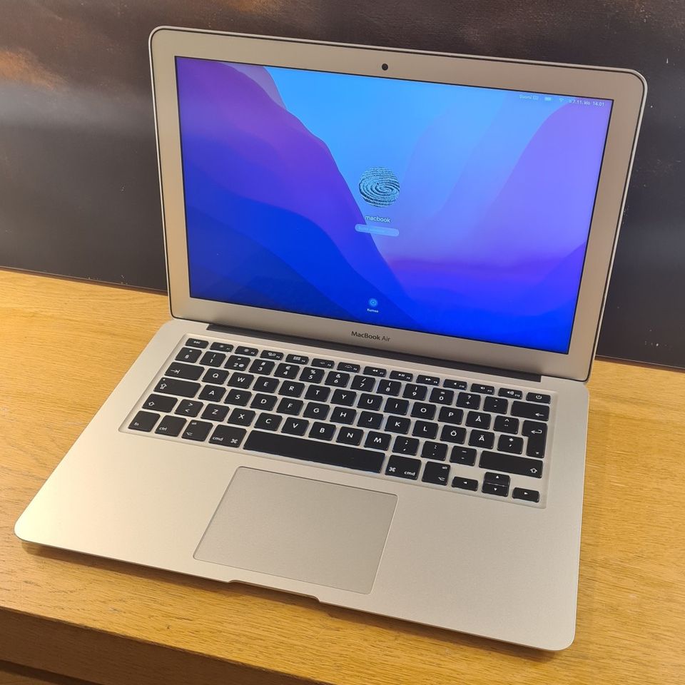 Apple MacBook Air 13" 2017 (8GB RAM / 256GB SSD)